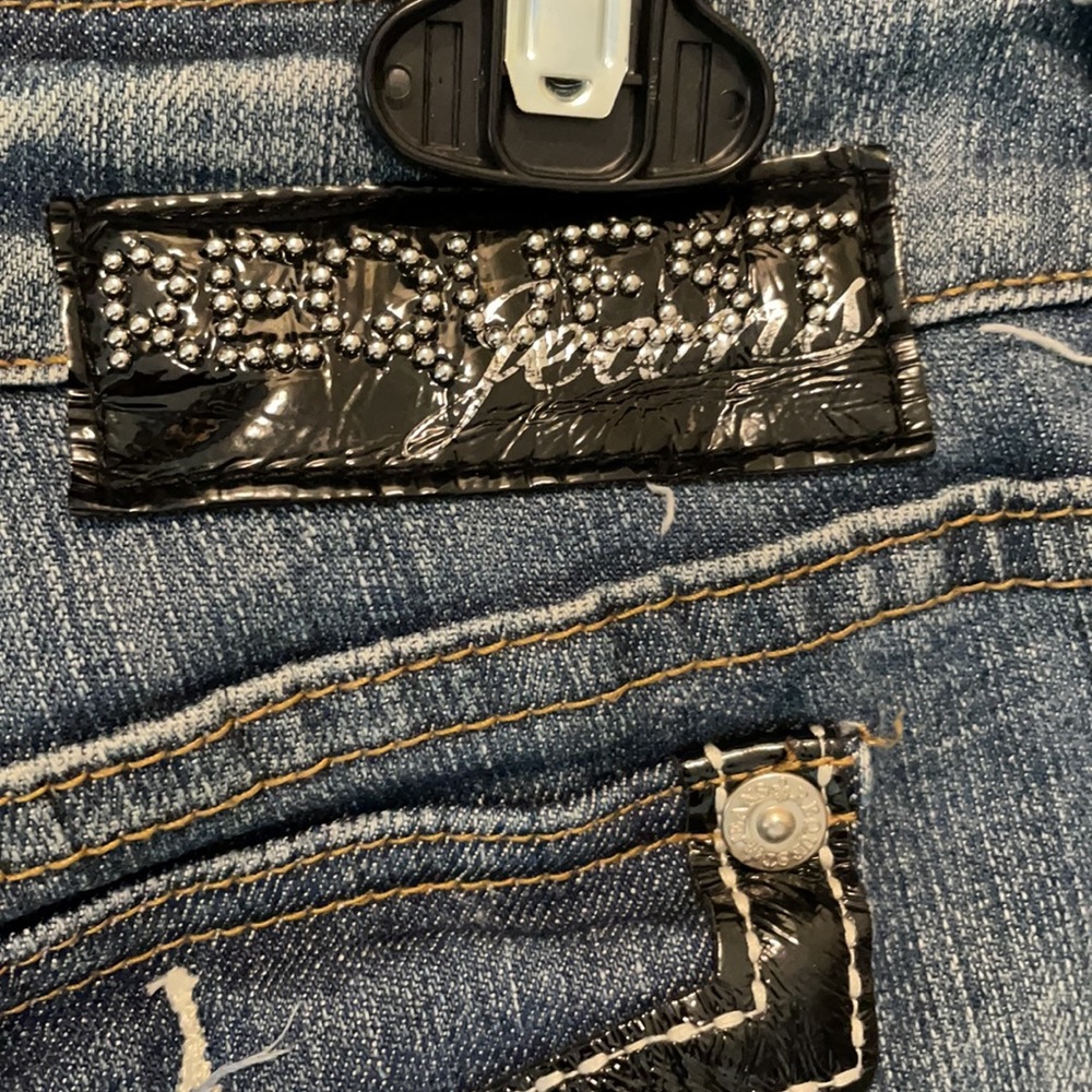 Request Jeans - Picture 7 of 8